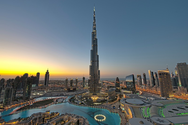 8-day Dubai tours sightseeing Dubai and Abu Dhabi at Burj Khalifa